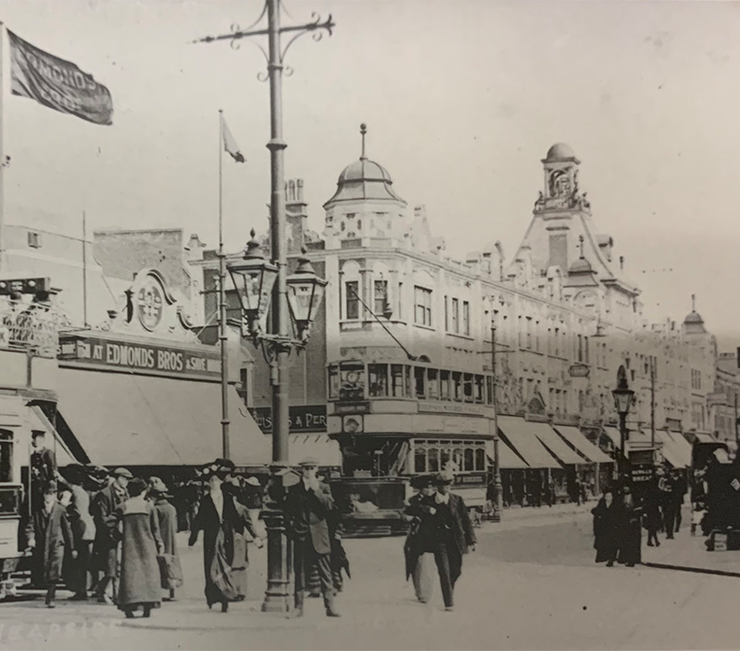 Early 20th century black and white photo of Wood Green high street